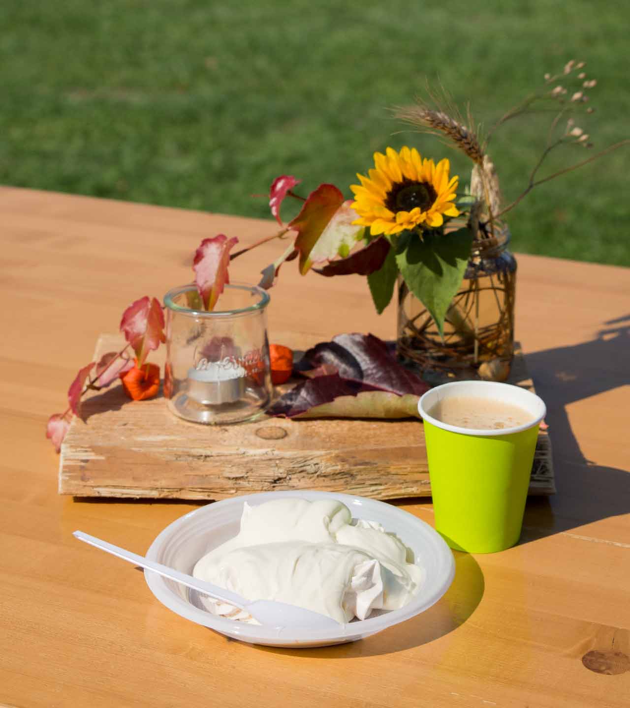 Café, meringues et biscuits de Bénichon